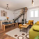 Vakantiehuis 2 Bedroom In Runovici Runovic
