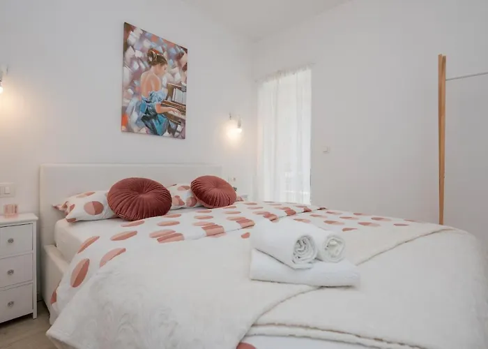 2 Bedroom In Runovici Casa de Férias