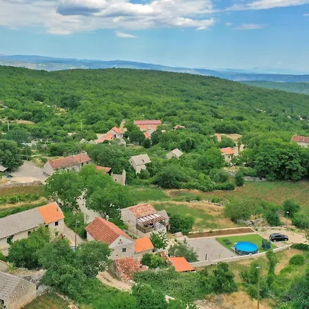 Holiday home In Runovici With Jacuzzi Runovic