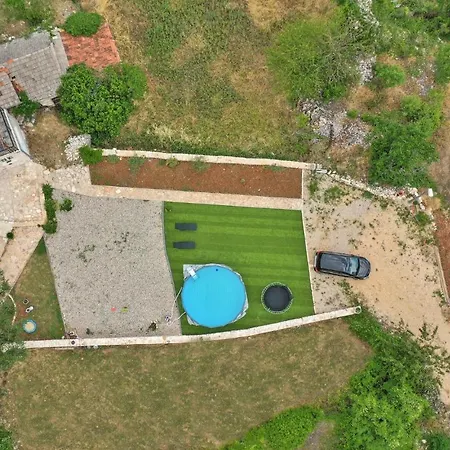 Holiday home In Runovici With Jacuzzi Runovic