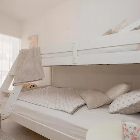 Holiday home In Runovici With Jacuzzi