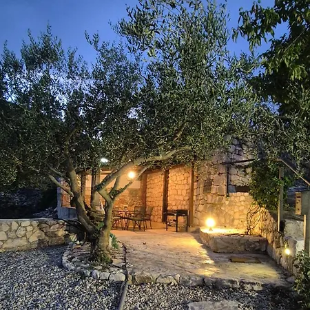 2 Bedroom In Runovici Dom wakacyjny *