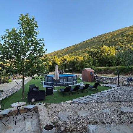 2 Bedroom In Runovici *